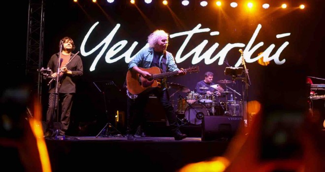 Bornova 1 Mayıs'ı Yeni Türkü ile kutladı