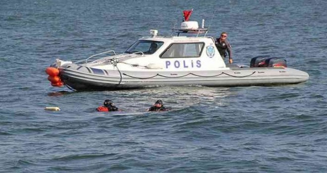 Karşıyaka Vapur İskelesi yakınlarında erkek cesedi bulundu