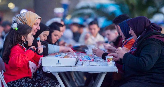 Ramazanın ilk gününde İzmir, Adıyaman, Osmaniye ve Hatay'da iftar sofrası kurulacak