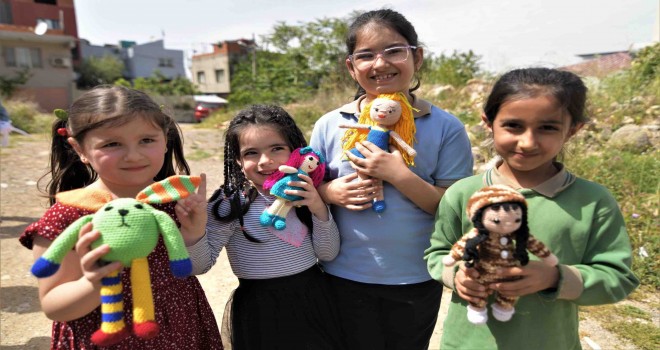 Bayram oyuncaklarla başladı