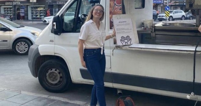 Karşıyaka'da eşinden boşanan kadın lokma döktürdü