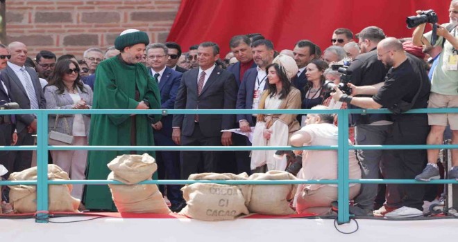 Başkan Tugay Uluslararası Manisa Mesir Macunu Festivali'ne katıldı