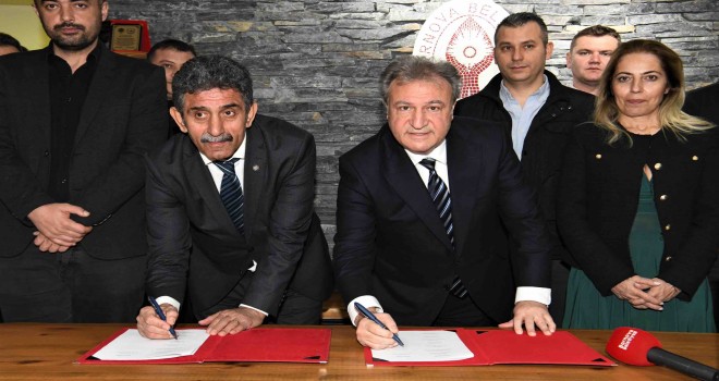 Bornova Belediyesi’nde tüm çalışanları sevindiren sözleşme