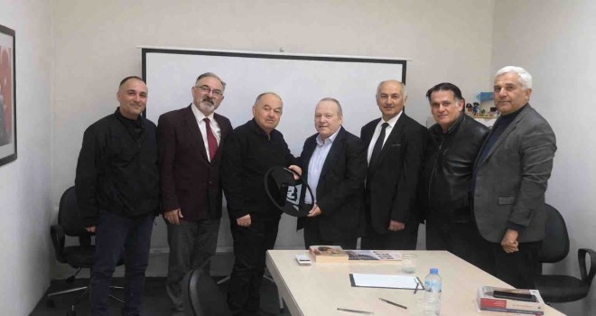 Burhan Özfatura: İzmir ağır bedel ödüyor