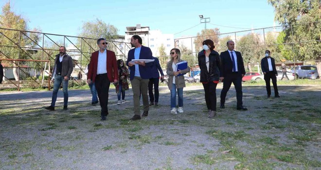 Bayraklı yeni kent meydanına kavuşuyor