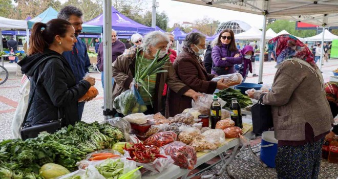 Yerel üreticiler Bostanlı'da buluştu
