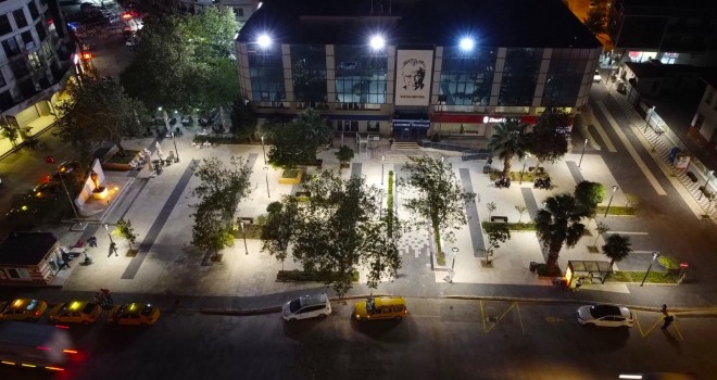 Menderes yeni meydanına kavuştu