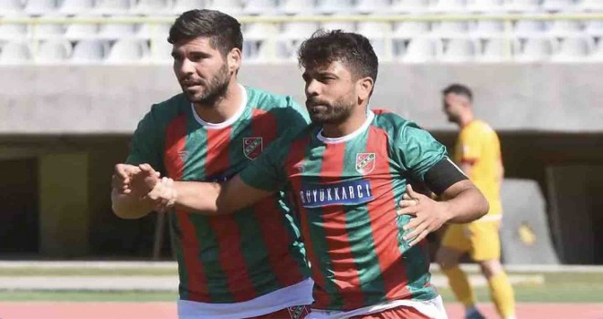 Karşıyaka, Mustafa ve Cenk ile uzattı