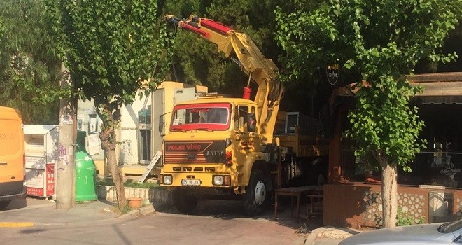 Bostanlı 11 saat elektriksiz kaldı