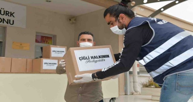 Çiğli Belediyesi'nden esnafa gıda kolisi desteği