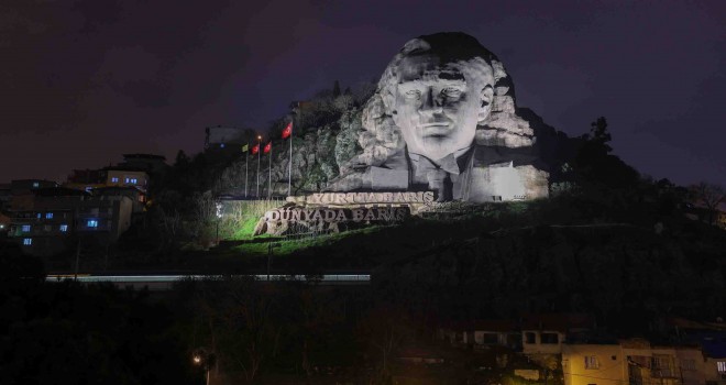 Atatürk Maskı’na muhteşem aydınlatma