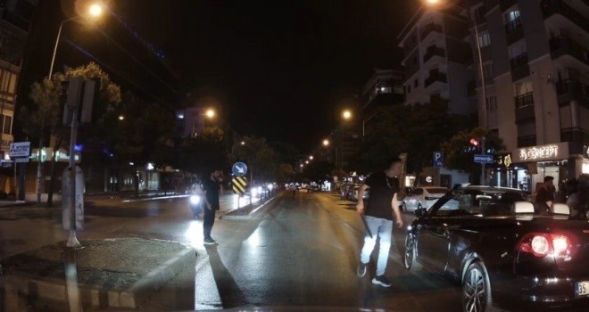 Girne Caddesi'nde döner bıçaklı trafik kavgası