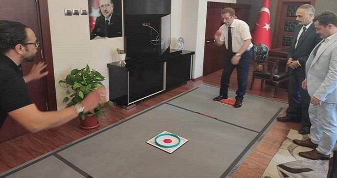 Karşıyaka Kaymakamı Çalışır, hemsball oynadı