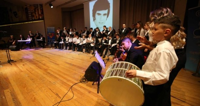 40 Otizmli genç büyüledi...