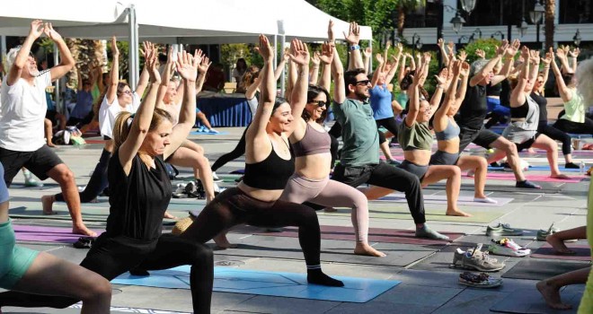 Yoga Günü'nde Karşıyaka'da buluştular