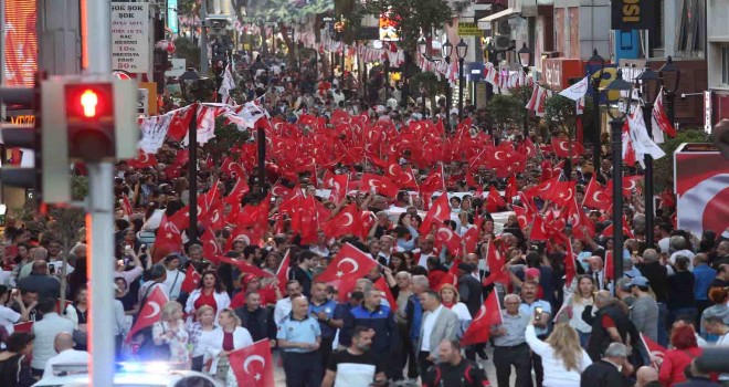 Karşıyaka'da muhteşem kortej