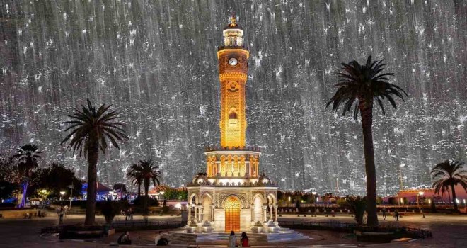 İzmir'de sağanak yağış etkili oluyor