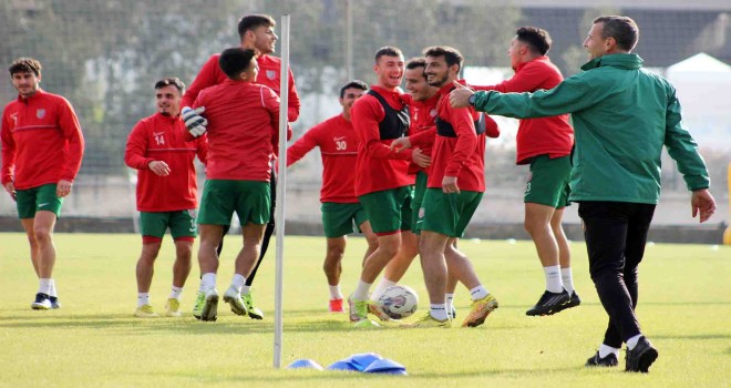 Karşıyaka, Belediye Kütahyaspor karşısında