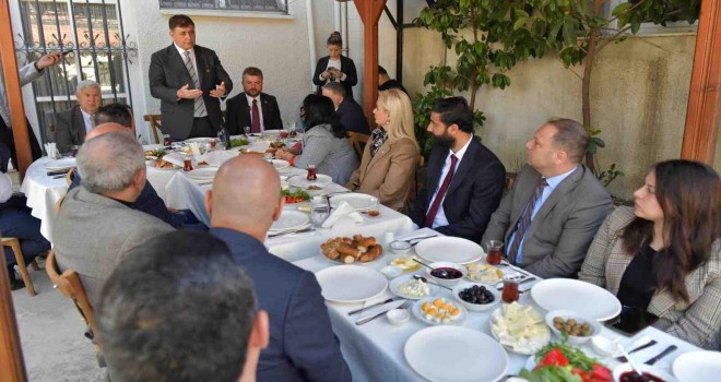 Cemil Tugay ''Kendine yeten İzmir modeli''ni anlattı