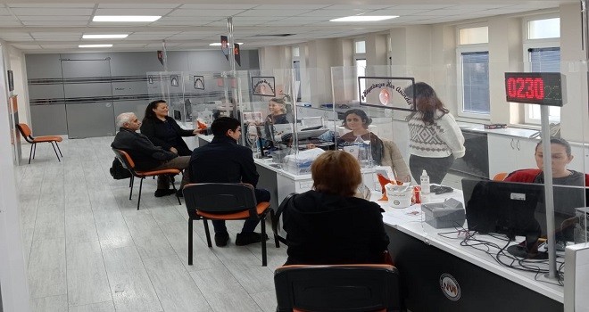 Karşıyaka Nüfus'ta hafta sonu mesaisi devam ediyor