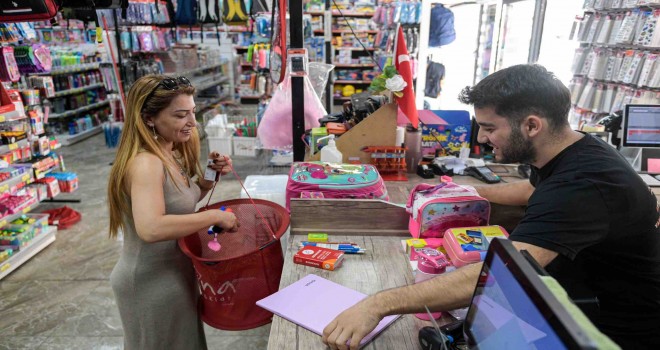 Kırtasiye desteği velilere ve esnafa nefes oldu