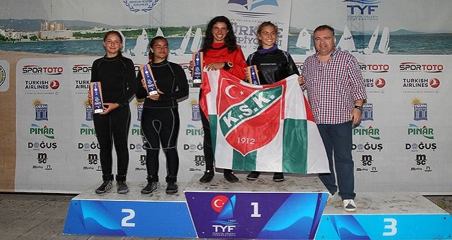 420 U17'de Karşıyakalı yelkenciler şampiyon...