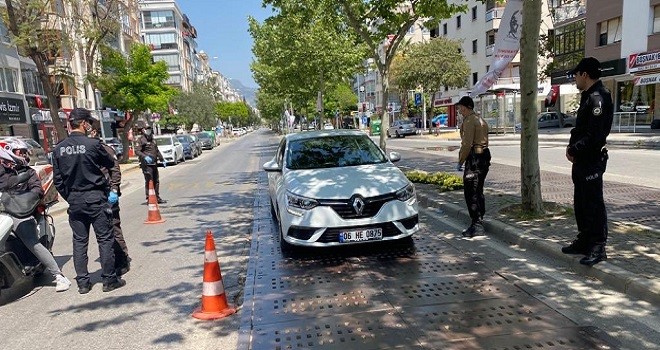 Karşıyaka'da asayiş ve huzur uygulamaları devam ediyor