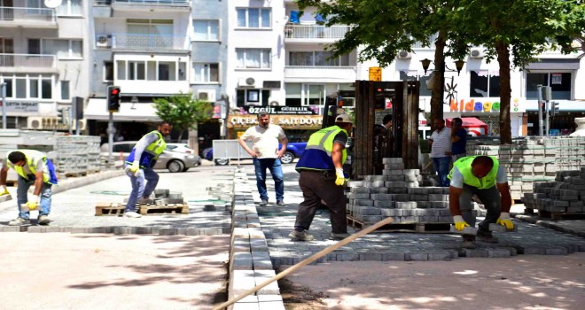 Bornova’da yol hamlesi