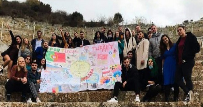 Gençler İzmir’de kaygı bozukluğunu tartışıyor