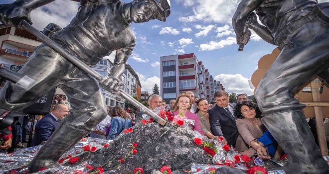 Başkan Tugay Soma’da maden şehitlerinin aileleriyle buluştu