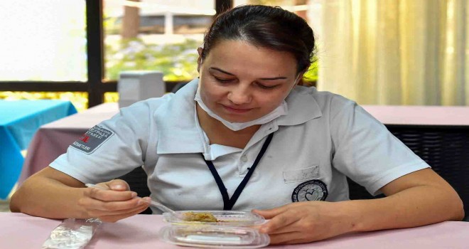 İzmir Büyükşehir’den sağlık çalışanlarına aşure