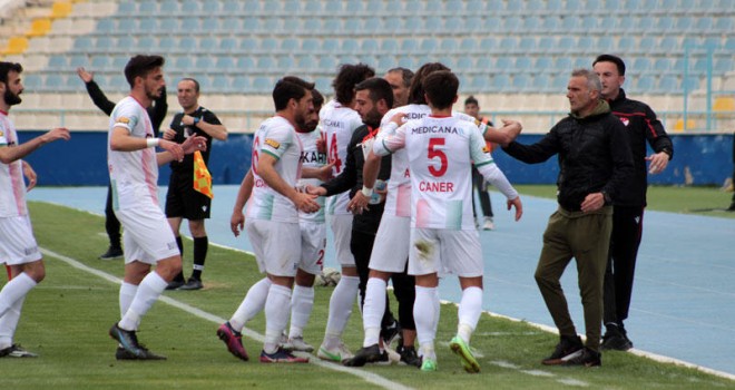 Güracar: Bekliyoruz, acele etmiyoruz