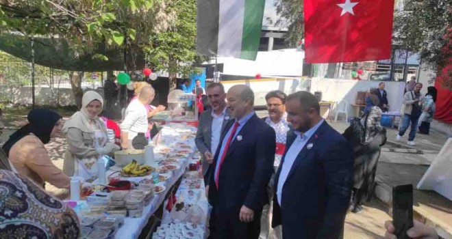 Karşıyakalılar Gazze için açılan Hayır Çarşısı'nda tek yürek oldu