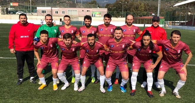 1. Amatör Futbol Liginde Karşıyakalı liderler takıldı