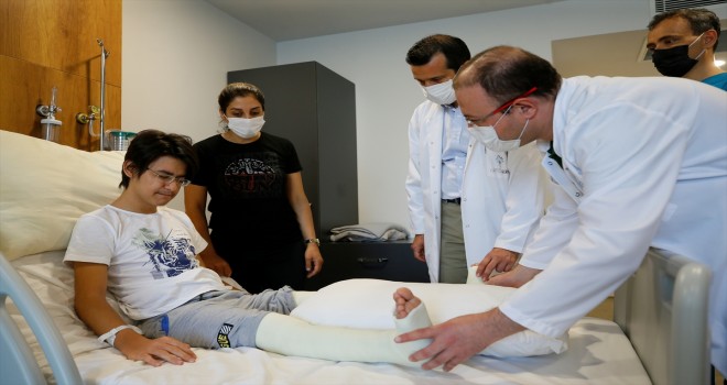 Karşıyakalı 15 yaşındaki serebral palsi hastasının yürüme sevinci