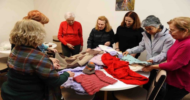 Karşıyakalı çınarlar bu kez kimsesiz hastalar için ördü