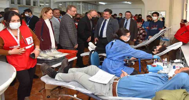 Öğrencilerden ''kan dostluğuna'' yoğun ilgi