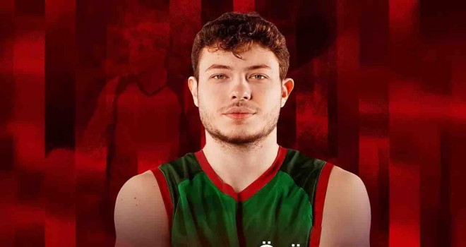 Karşıyaka'da Ege Özçelik'in burnu kırıldı