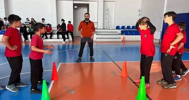 Karşıyaka'da spor ortaokulunda geleceğin sporcuları yetişiyor