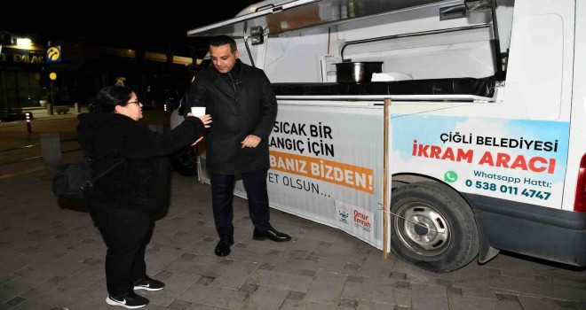 Çiğli Belediyesi'nden sıcak çorba ikramı