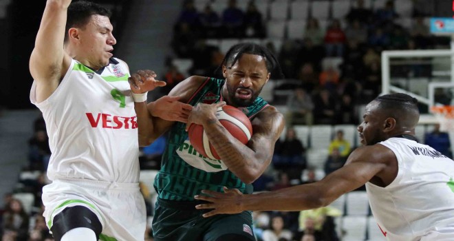 Pınar Karşıyaka'ya Manisa şoku...