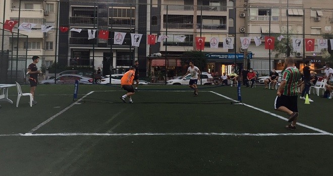 Karşıyaka ayak tenisi turnuvası başladı