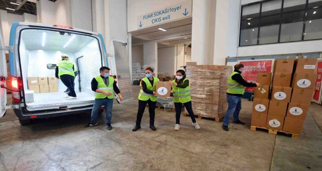 İzmir Büyükşehir’den sokak sanatçılarına ve müzisyenlere destek