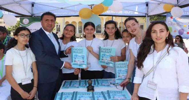 Geleceğin Yazarları Projesi Kitap Fuarı Konak Meydanı’nda gerçekleştirildi