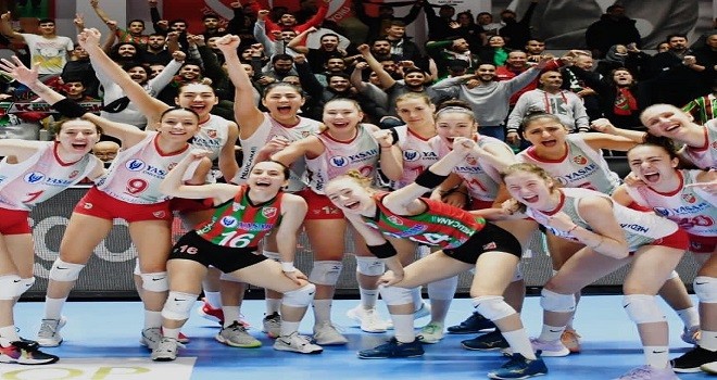 Karşıyaka play off'a kazanarak başladı...