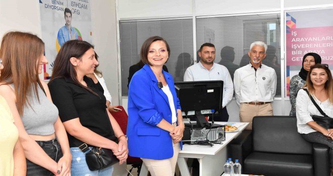 Başkan Kınay sözünü tuttu: Karabağlar'da işsizlikle mücadelede yeni dönem başladı