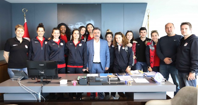 Bayraklı'nın Perileri'ne Başkan Sandal dopingi