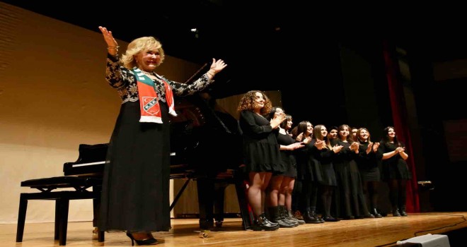 Piyanist Gülsin Onay 20 Haziran’da Karşıyaka’da