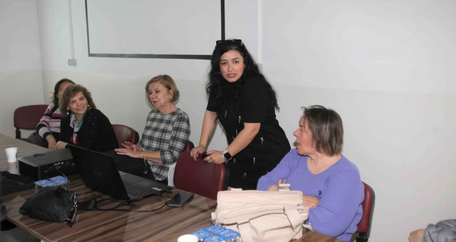 Karabağlar'da ''Güvenli Yaşlanma'' için buluştular