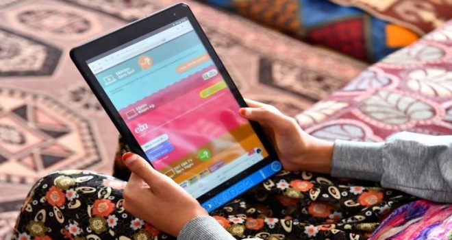 İzmir Büyükşehir iki bin tabletin dağıtımına başladı